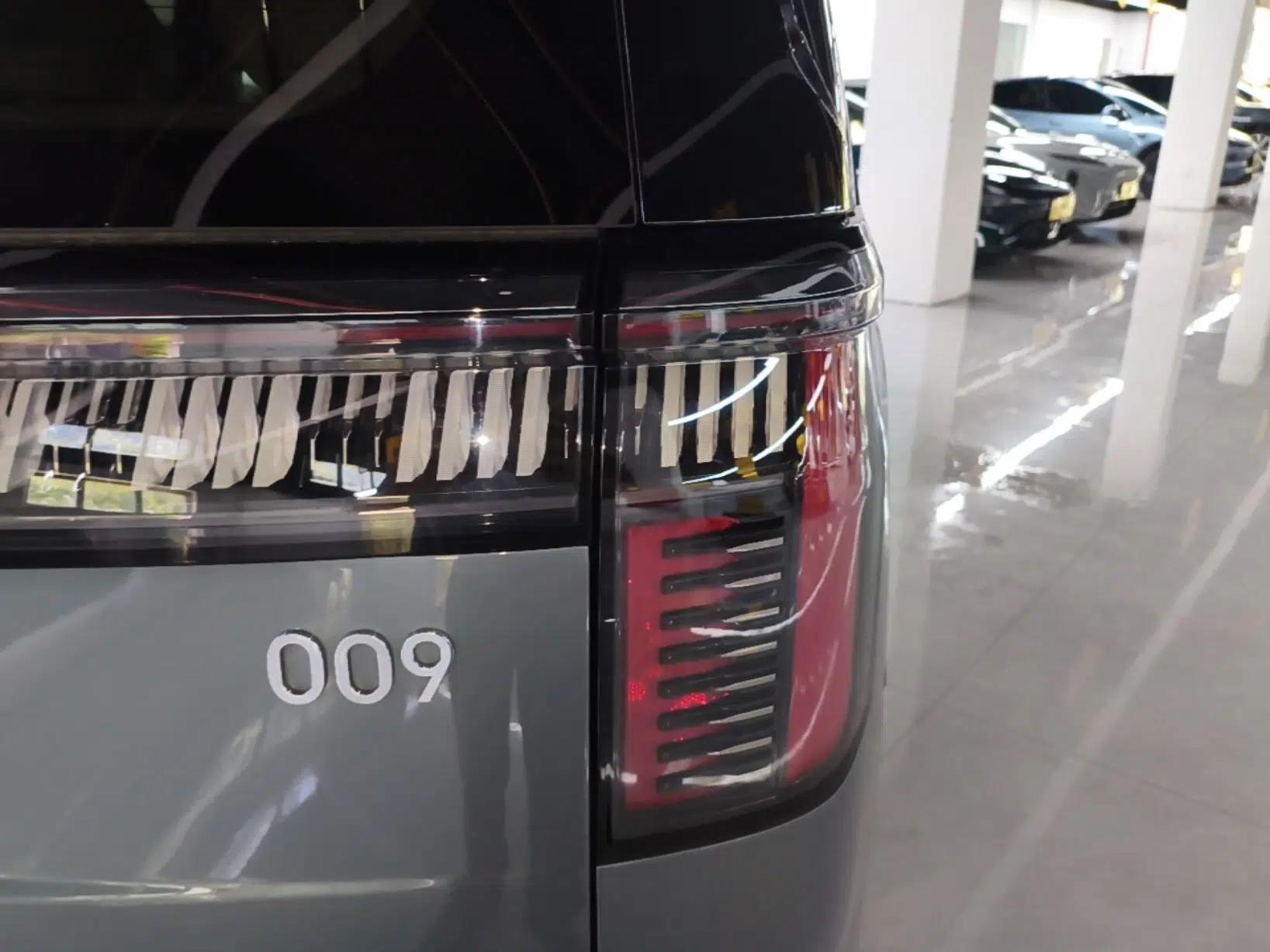 Zeekr 009 2024 7-Seater Walk-Through Version Four-Wheel Drive 108 kWh — миниатюра 14