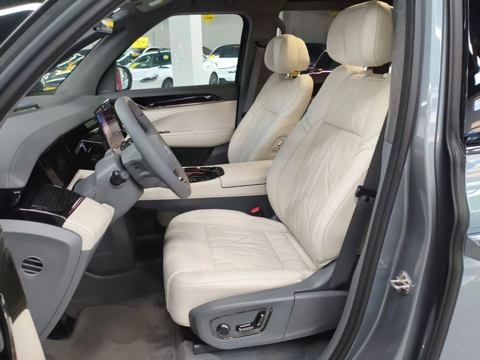 Zeekr 009 2024 7-Seater Walk-Through Version Four-Wheel Drive 108 kWh — миниатюра 22