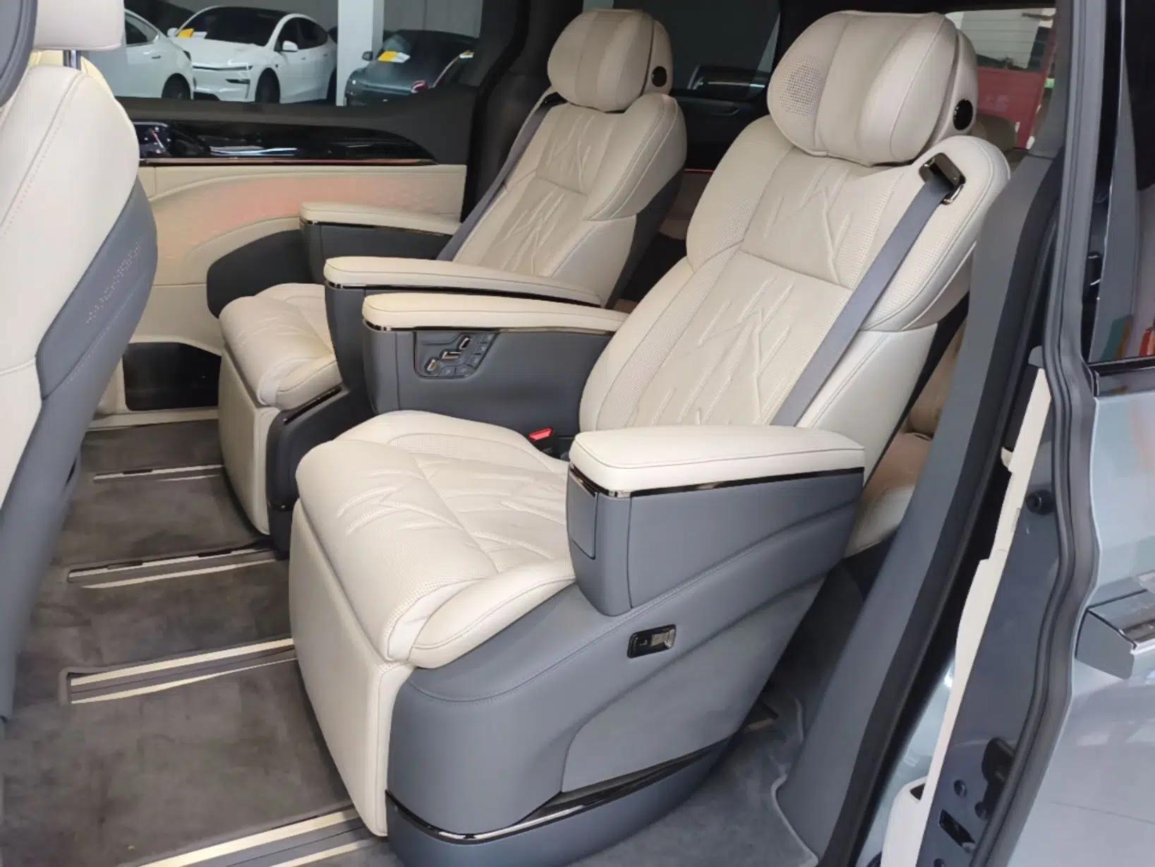 Zeekr 009 2024 7-Seater Walk-Through Version Four-Wheel Drive 108 kWh — миниатюра 25