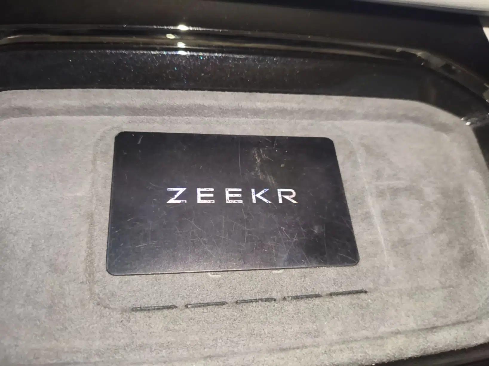 Zeekr 009 2024 7-Seater Walk-Through Version Four-Wheel Drive 108 kWh — миниатюра 28