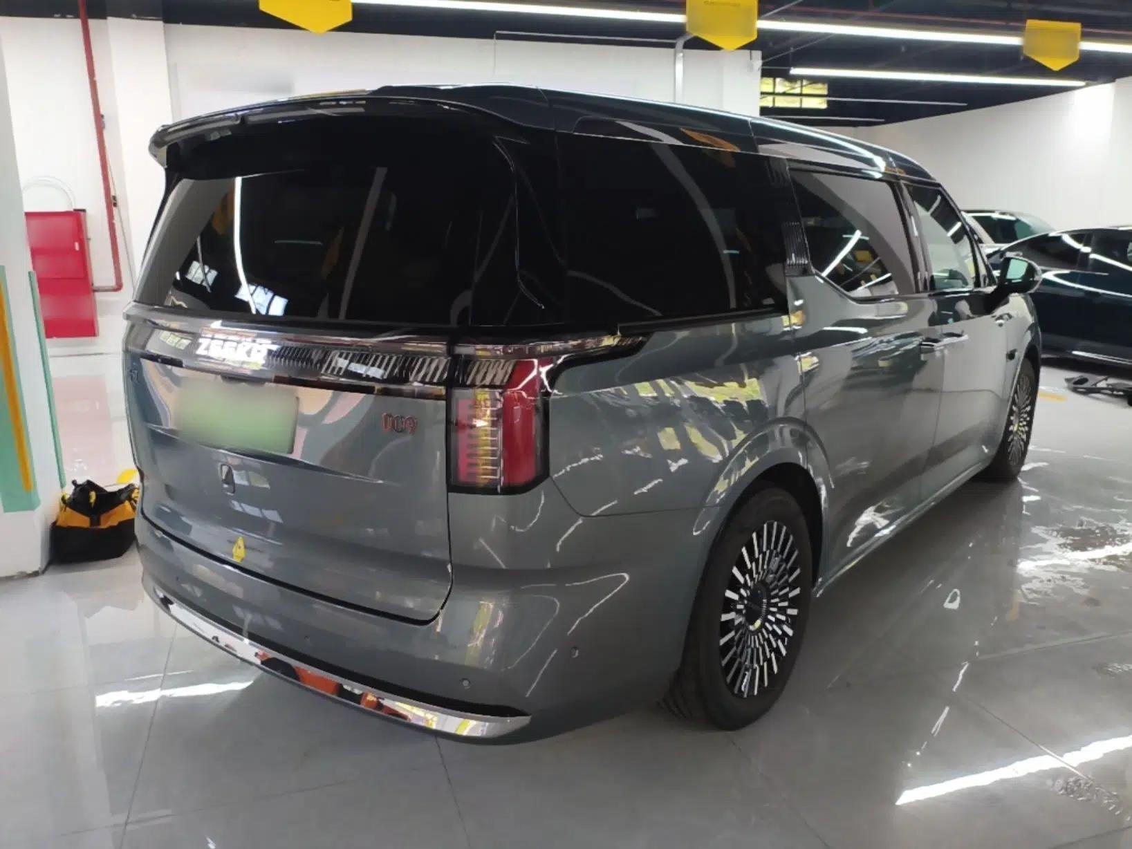 Zeekr 009 2024 7-Seater Walk-Through Version Four-Wheel Drive 108 kWh — миниатюра 6
