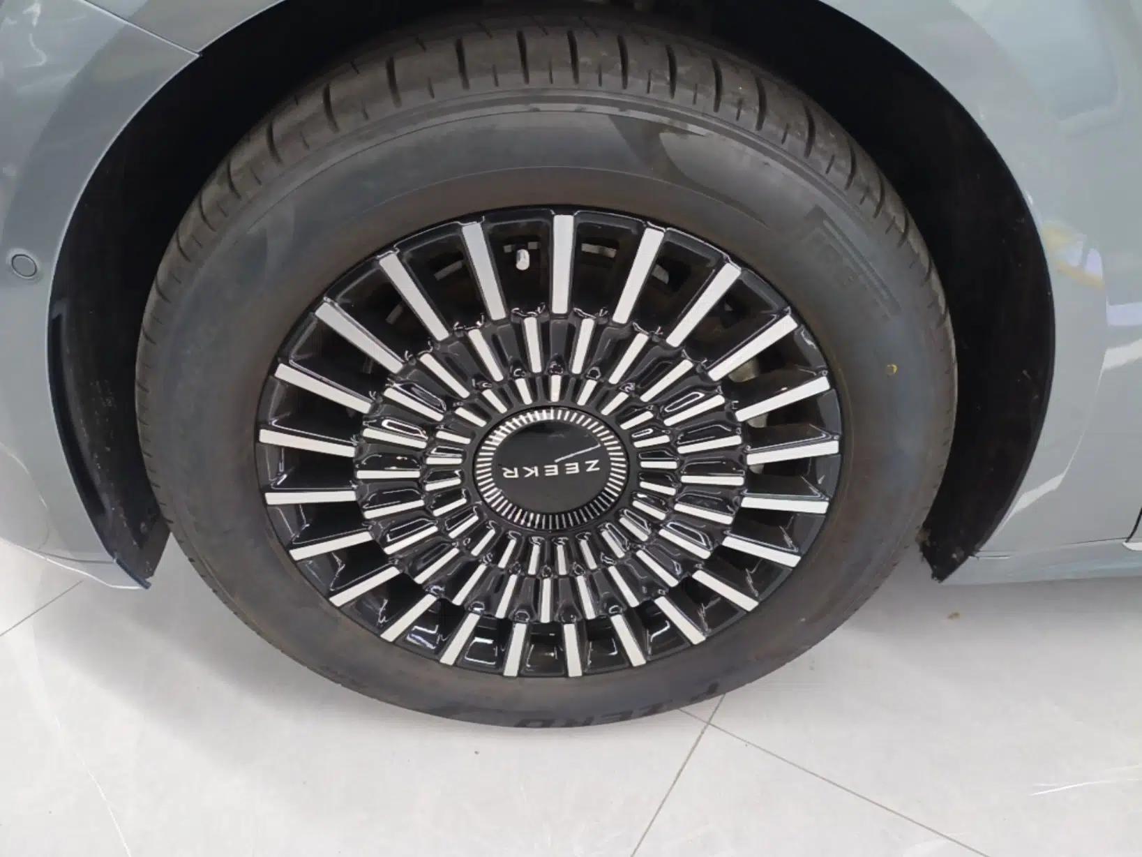 Zeekr 009 2024 7-Seater Walk-Through Version Four-Wheel Drive 108 kWh — миниатюра 10