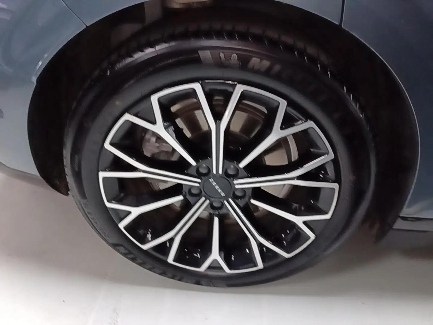 Zeekr 007 2025 Rear-Drive Intelligent Driving Version 75 kWh — миниатюра 11