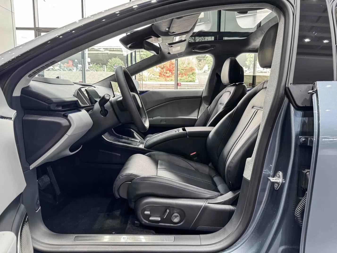 Zeekr 007 2025 Rear-Drive Intelligent Driving Version 75 kWh — миниатюра 17