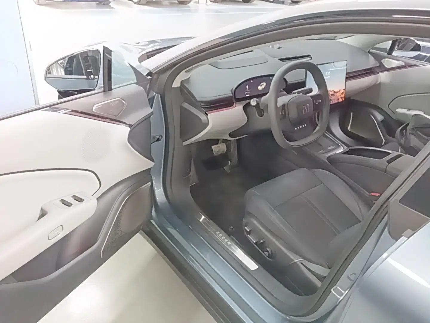 Zeekr 007 2025 Rear-Drive Intelligent Driving Version 75 kWh — миниатюра 18