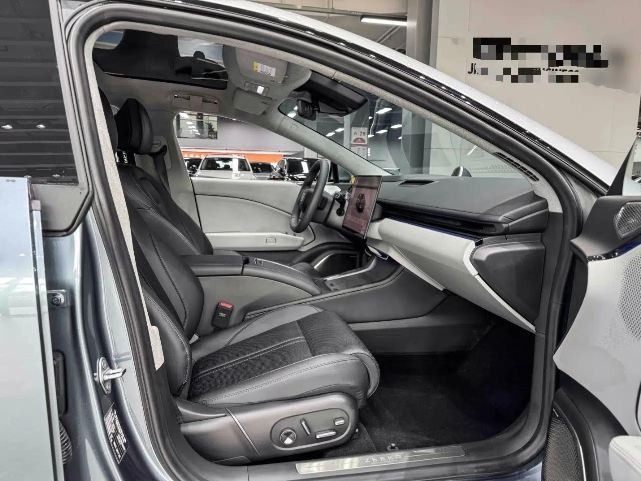Zeekr 007 2025 Rear-Drive Intelligent Driving Version 75 kWh — миниатюра 19