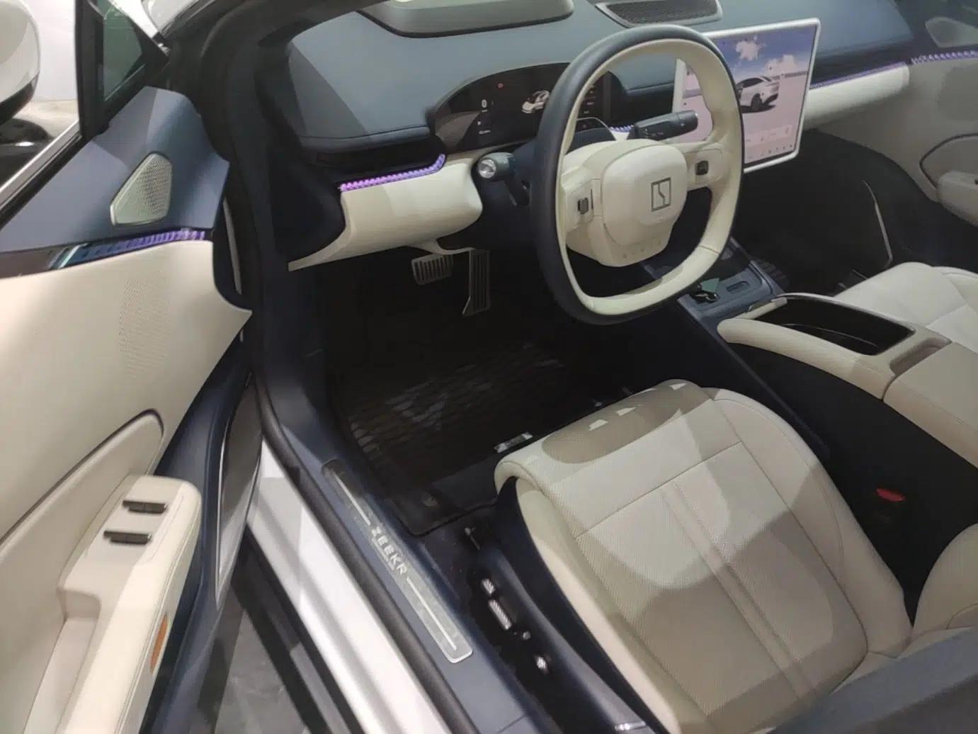 Zeekr 007 2024 Rear-Drive Intelligent Driving Version 100 kWh — миниатюра 28