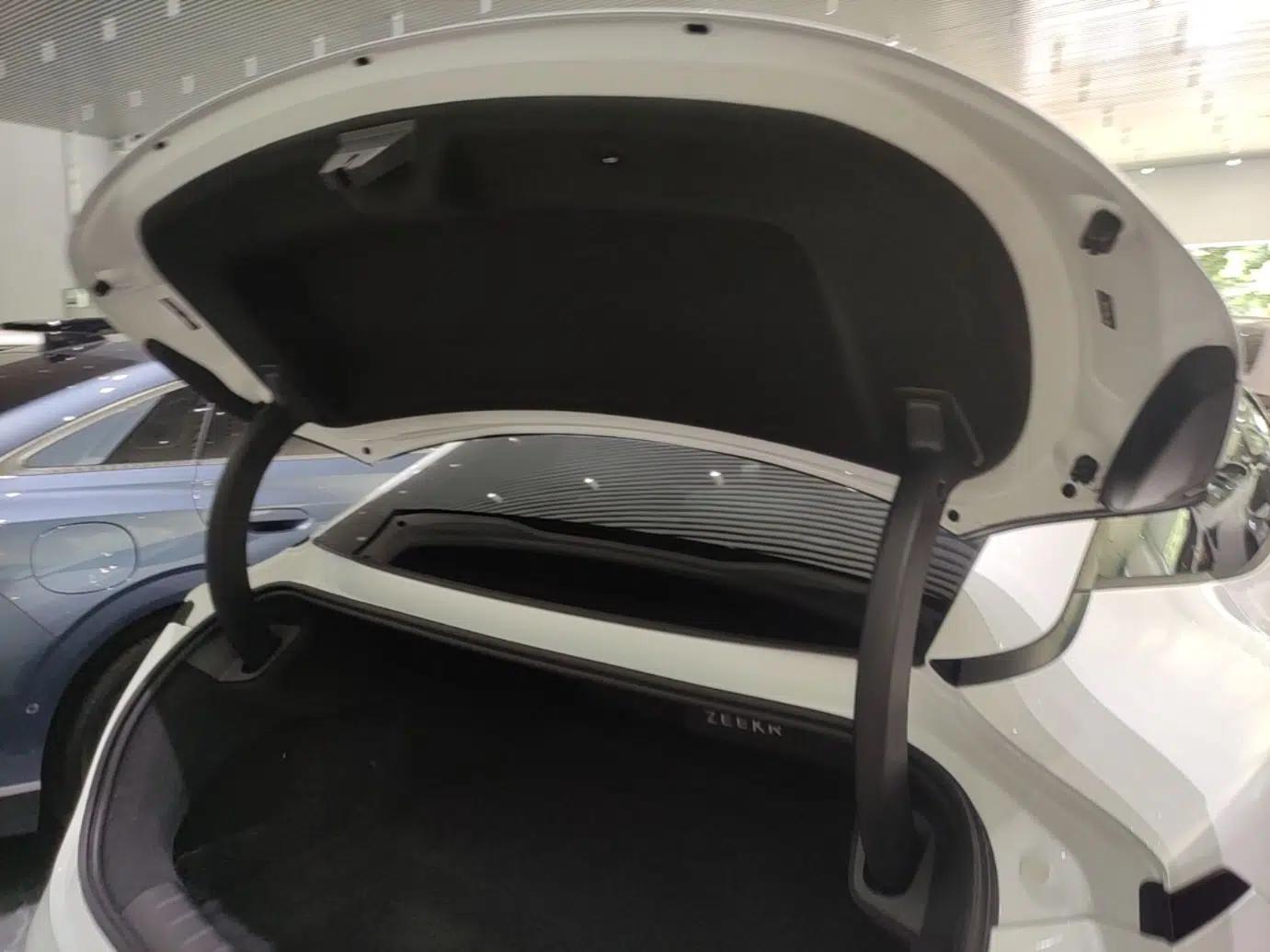 Zeekr 007 2024 Rear-Drive Intelligent Driving Version 100 kWh — миниатюра 32