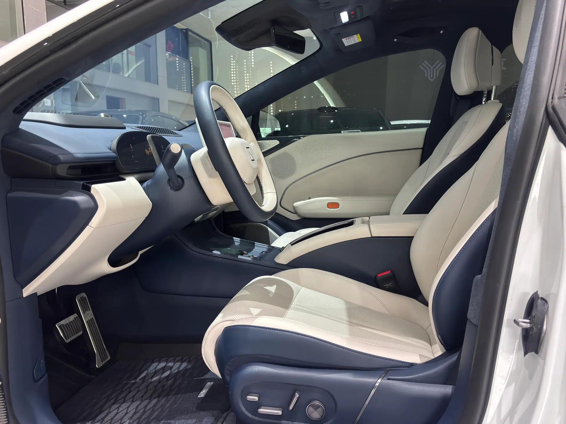 Zeekr 007 2024 Rear-Drive Intelligent Driving Version 100 kWh — миниатюра 33