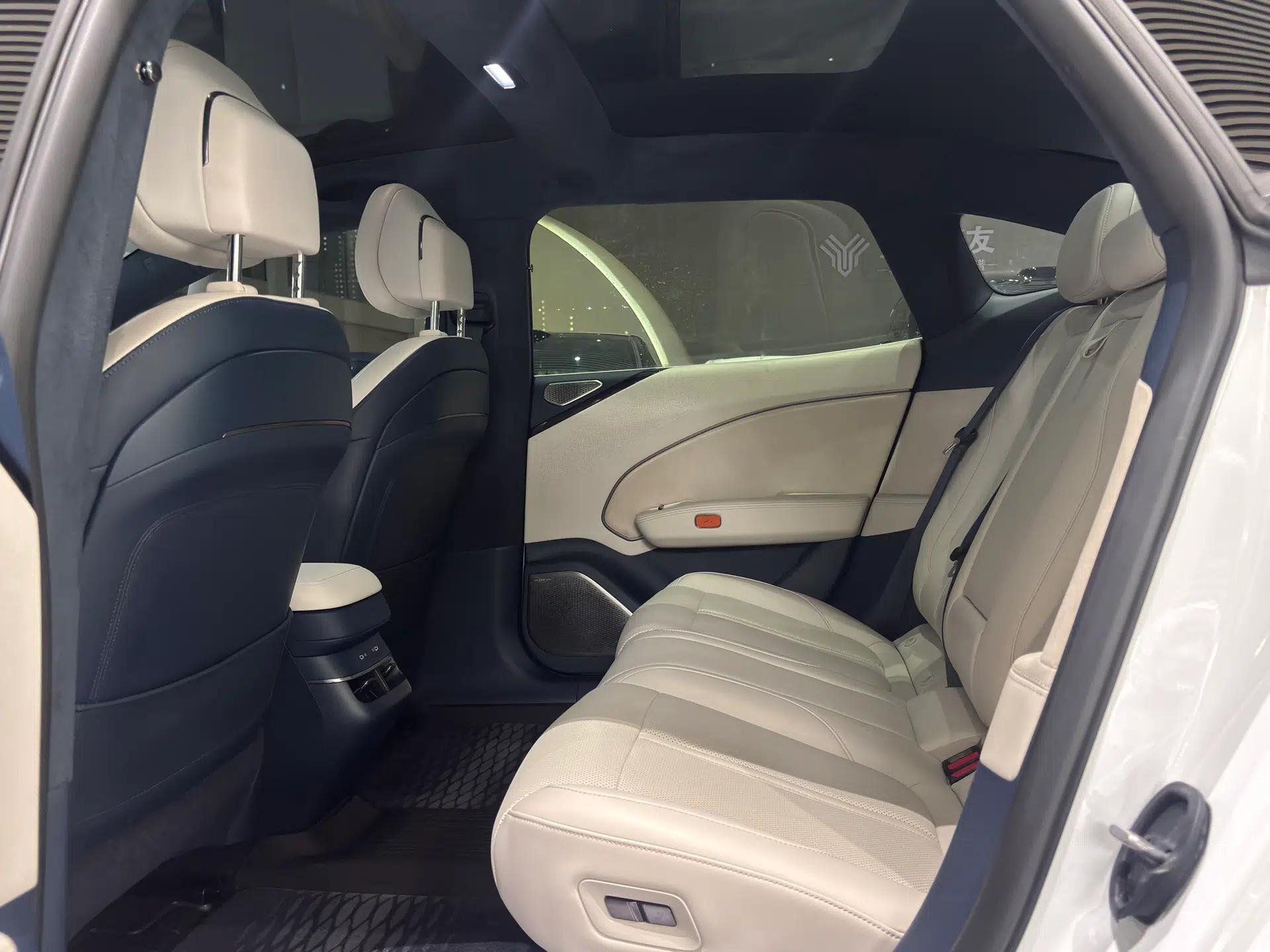 Zeekr 007 2024 Rear-Drive Intelligent Driving Version 100 kWh — миниатюра 34