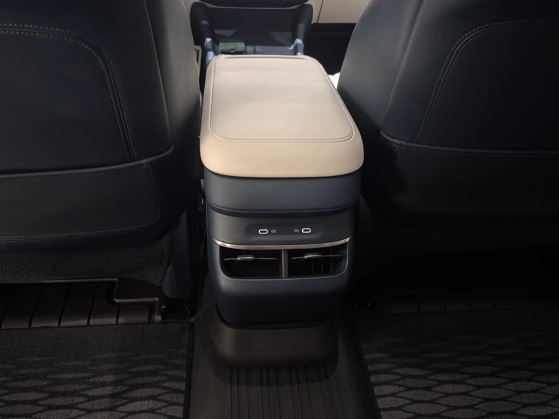 Zeekr 007 2024 Rear-Drive Intelligent Driving Version 100 kWh — миниатюра 43