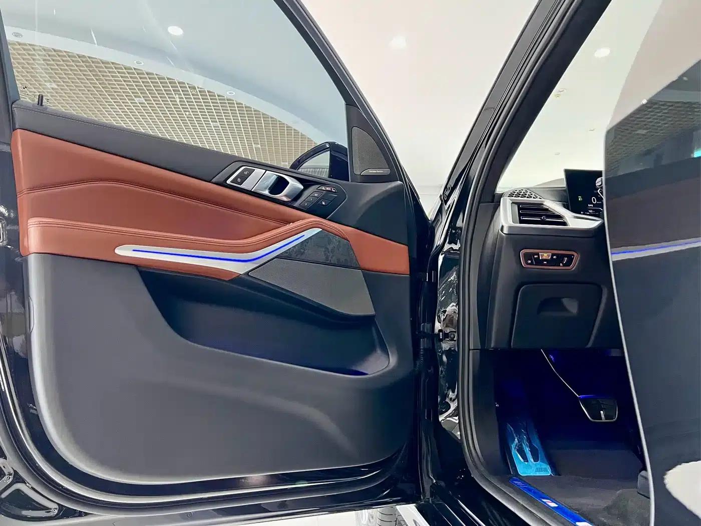 BMW X7 2023 xDrive40i M Sport Package — миниатюра 23