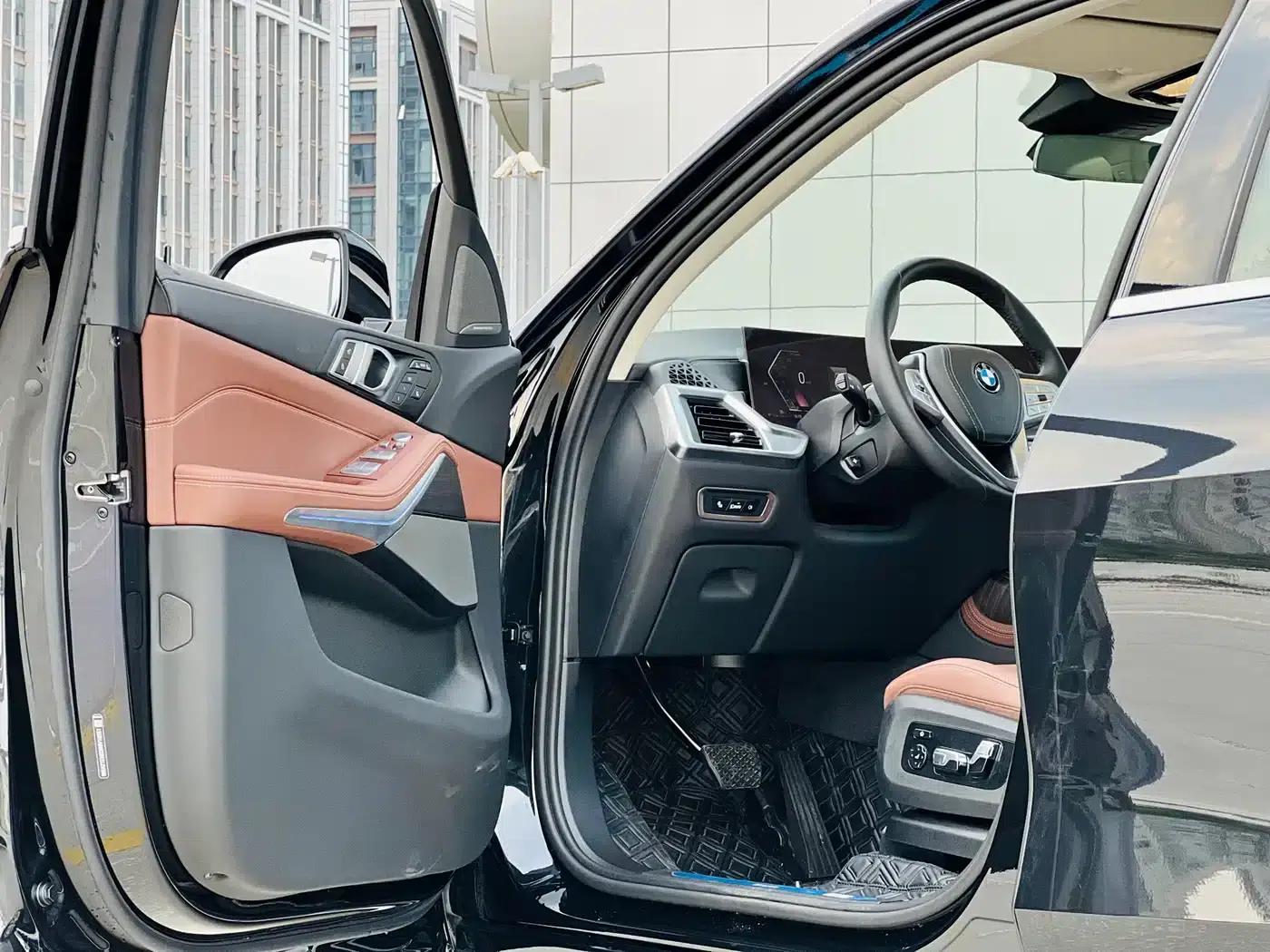 BMW X7 2023 xDrive40i Leading Luxury Package — миниатюра 4