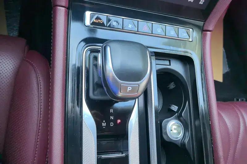 Hongqi H5 2024 2.0T Automatic Intelligent Flagship Edition — миниатюра 13