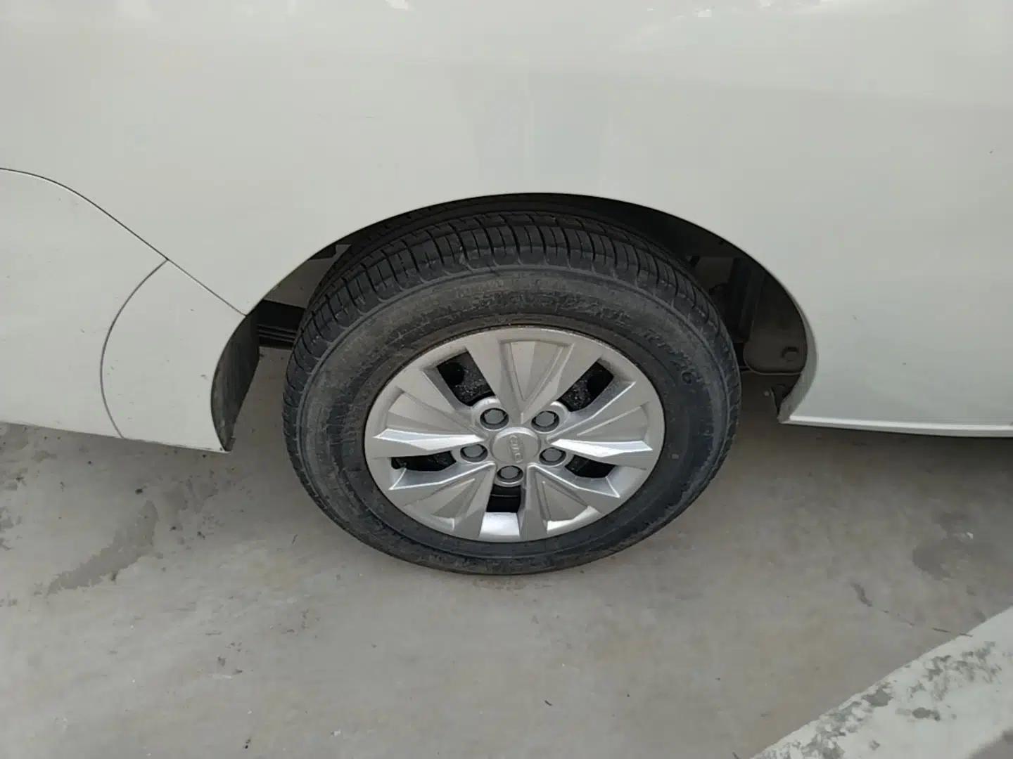 JAC Refine M3 2023 PLUS 1.5T 9-Seater Smart Connectivity Version — миниатюра 11