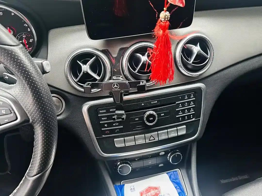 Imported Mercedes-Benz CLA 2017 CLA 200 Dynamic — миниатюра 6