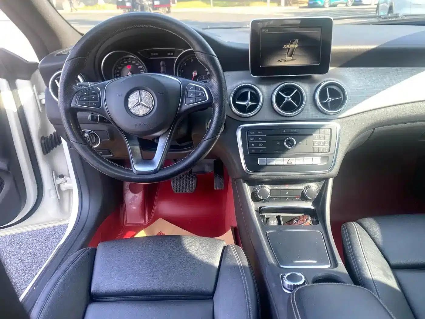 Imported Mercedes-Benz CLA 2017 CLA 200 Dynamic — миниатюра 5