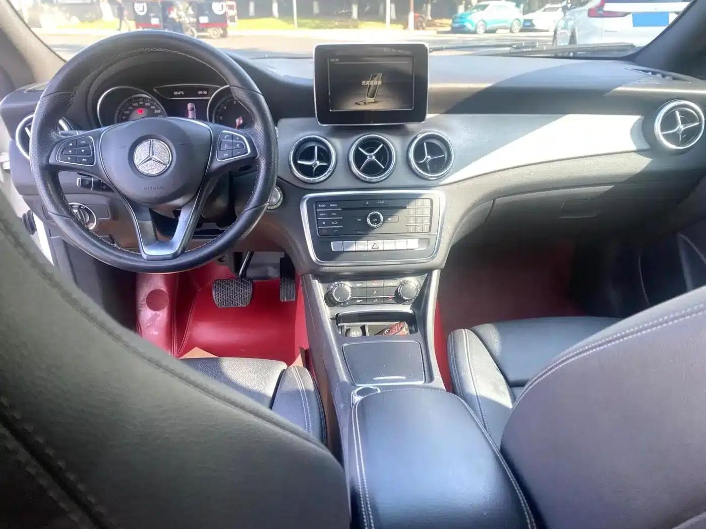 Imported Mercedes-Benz CLA 2017 CLA 200 Dynamic — миниатюра 6
