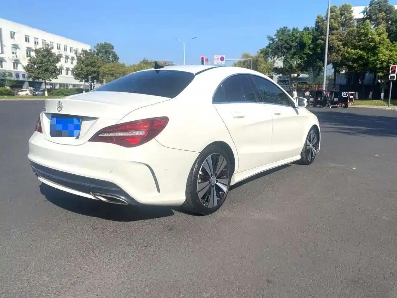 Imported Mercedes-Benz CLA 2017 CLA 200 Dynamic — миниатюра 7