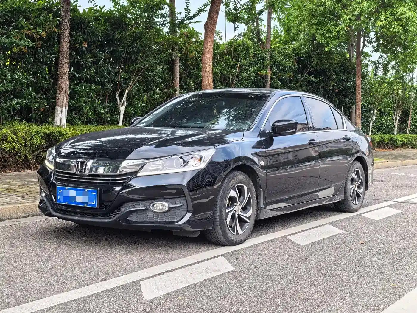 2016 Honda Accord 2.0L Comfort Edition — миниатюра 1