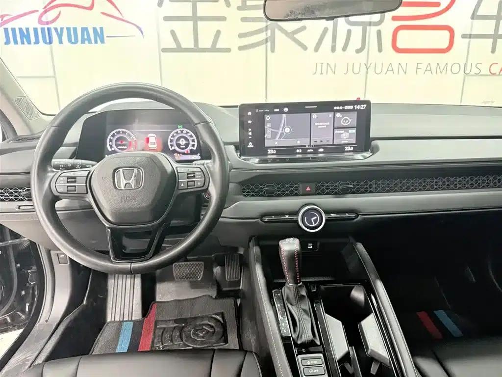 2024 Honda Accord 260TURBO Luxury Edition — миниатюра 12