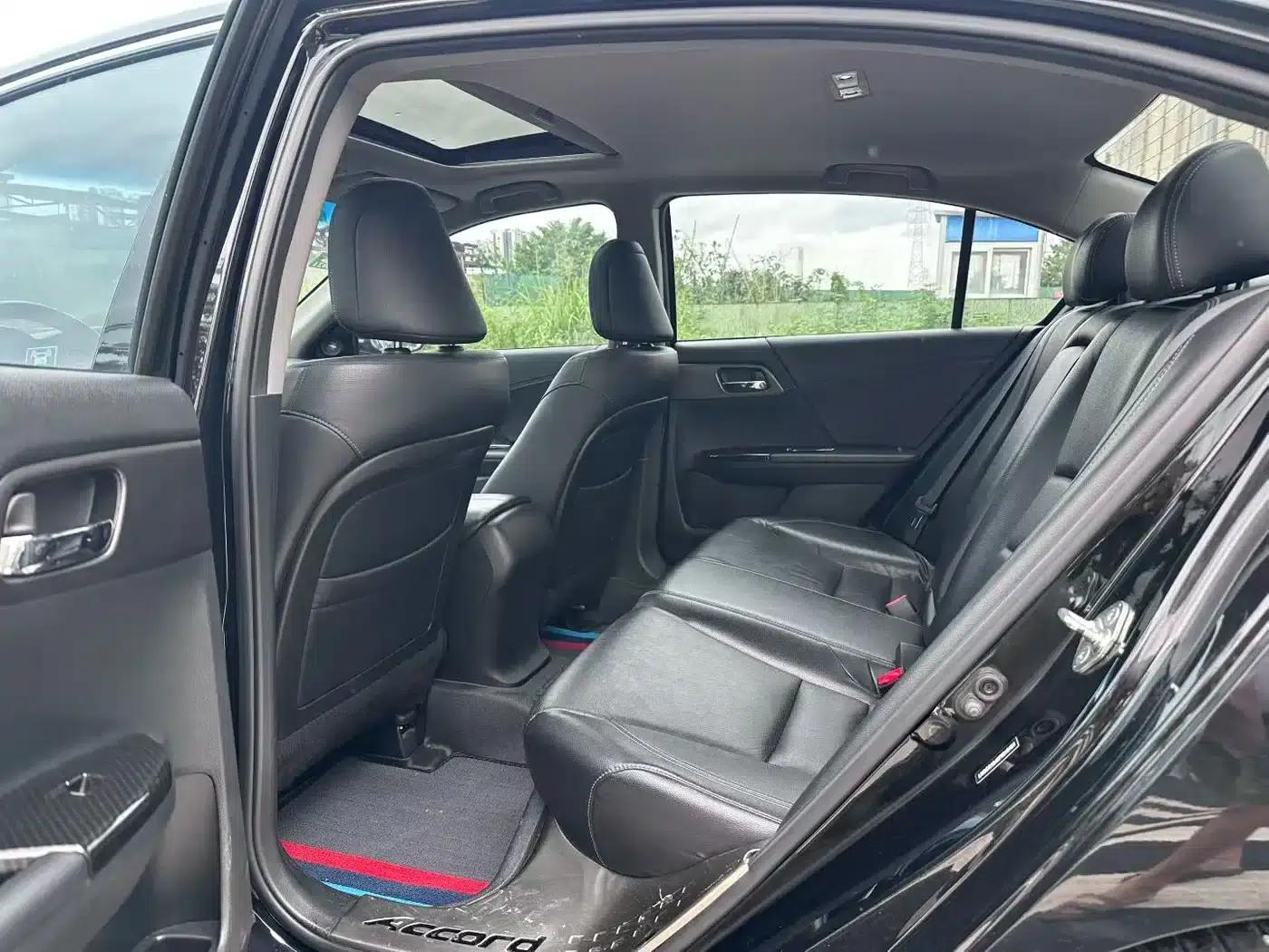 2015 Honda Accord 2.0L LXS Elite Edition — миниатюра 4