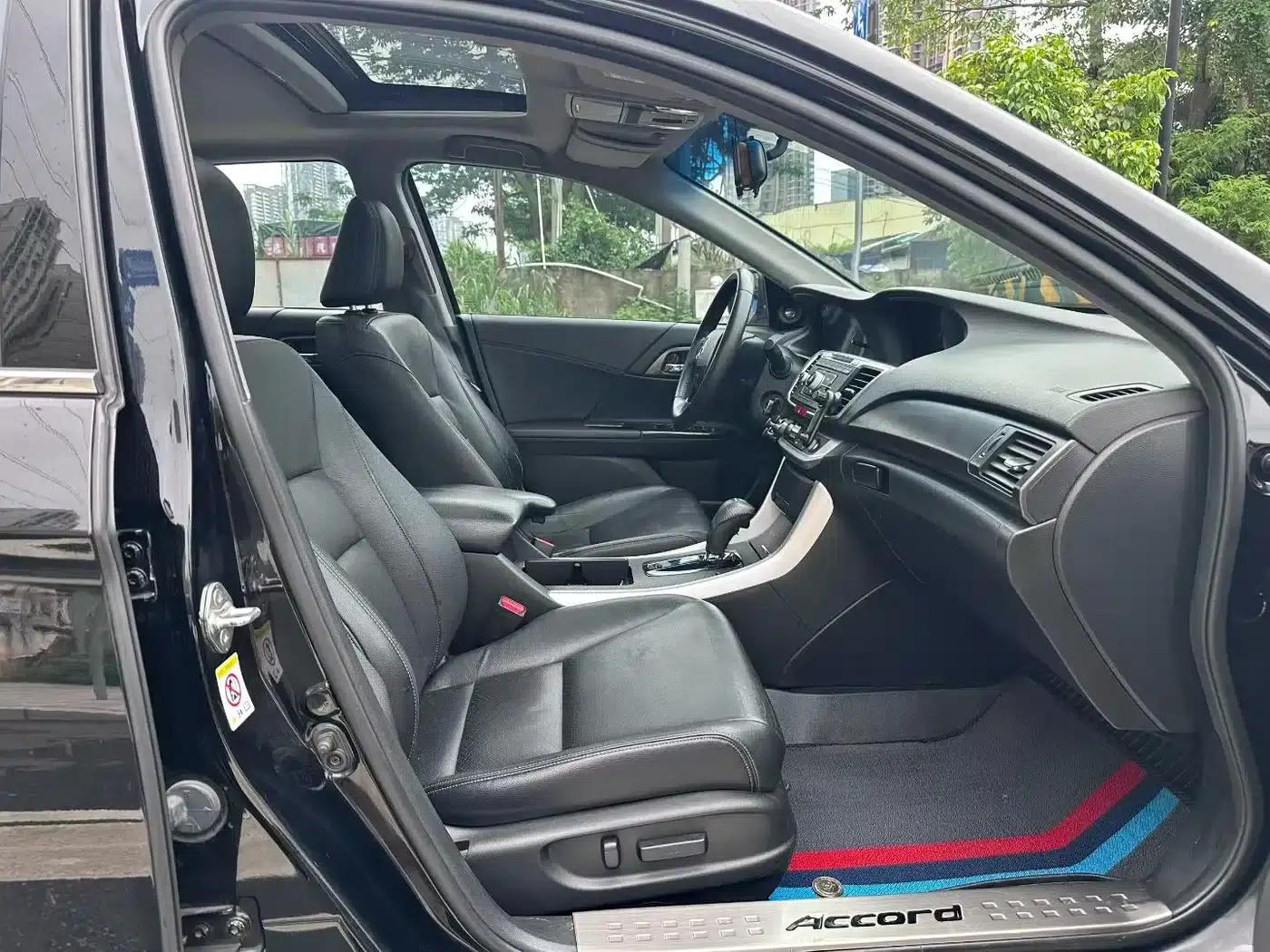 2015 Honda Accord 2.0L LXS Elite Edition — миниатюра 6