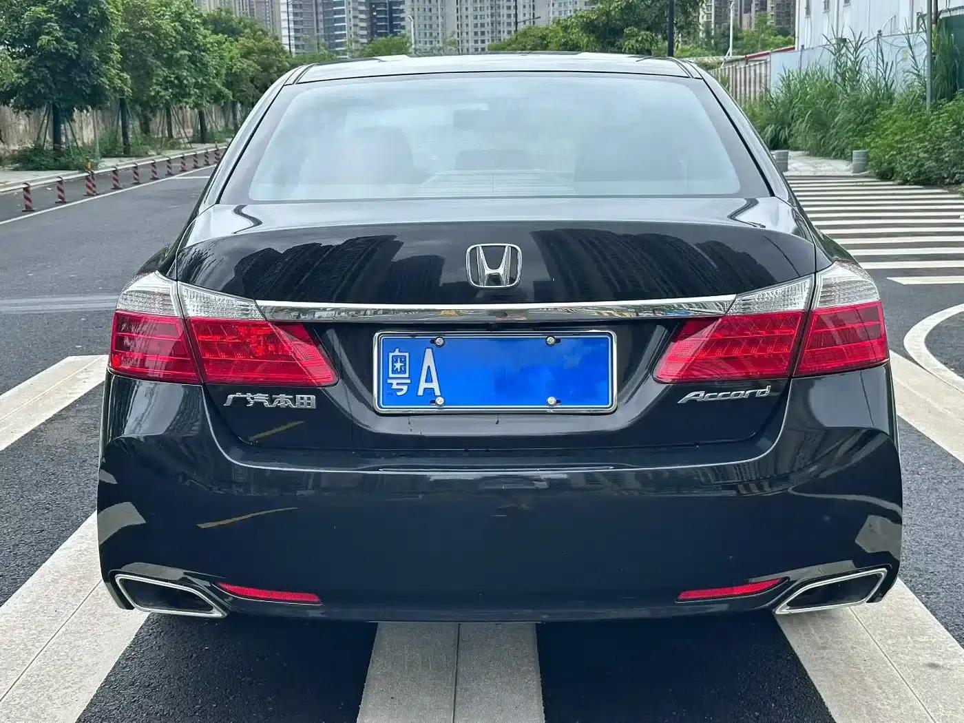 2015 Honda Accord 2.0L LXS Elite Edition — миниатюра 8