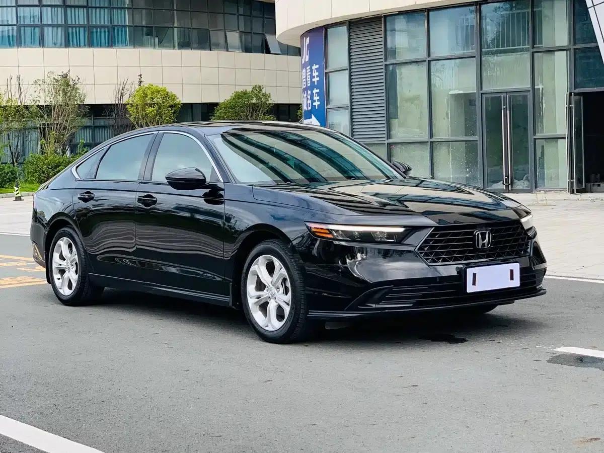 2024 Honda Accord 260TURBO Luxury Edition — миниатюра 3
