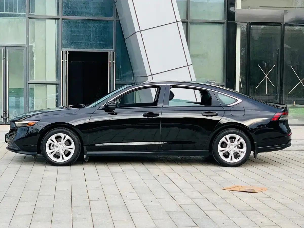 2024 Honda Accord 260TURBO Luxury Edition — миниатюра 22