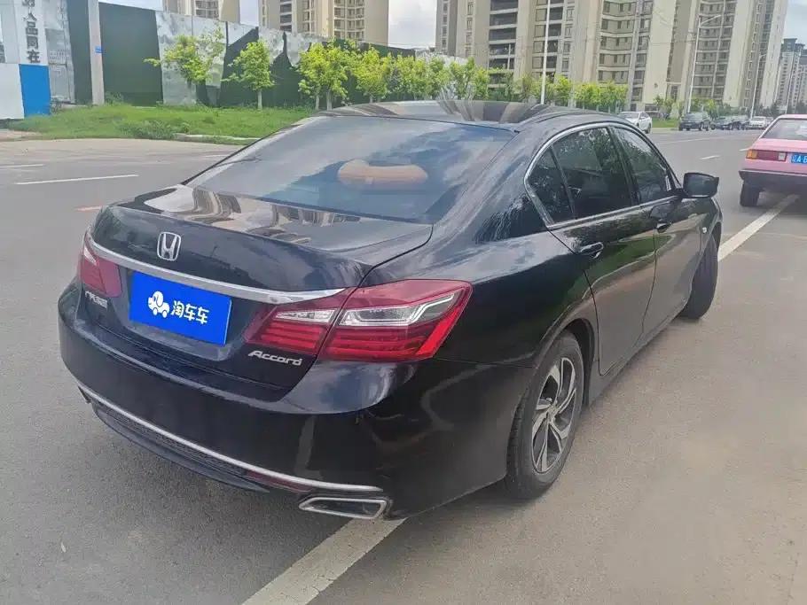 2016 Honda Accord 2.0L Comfort Edition — миниатюра 3