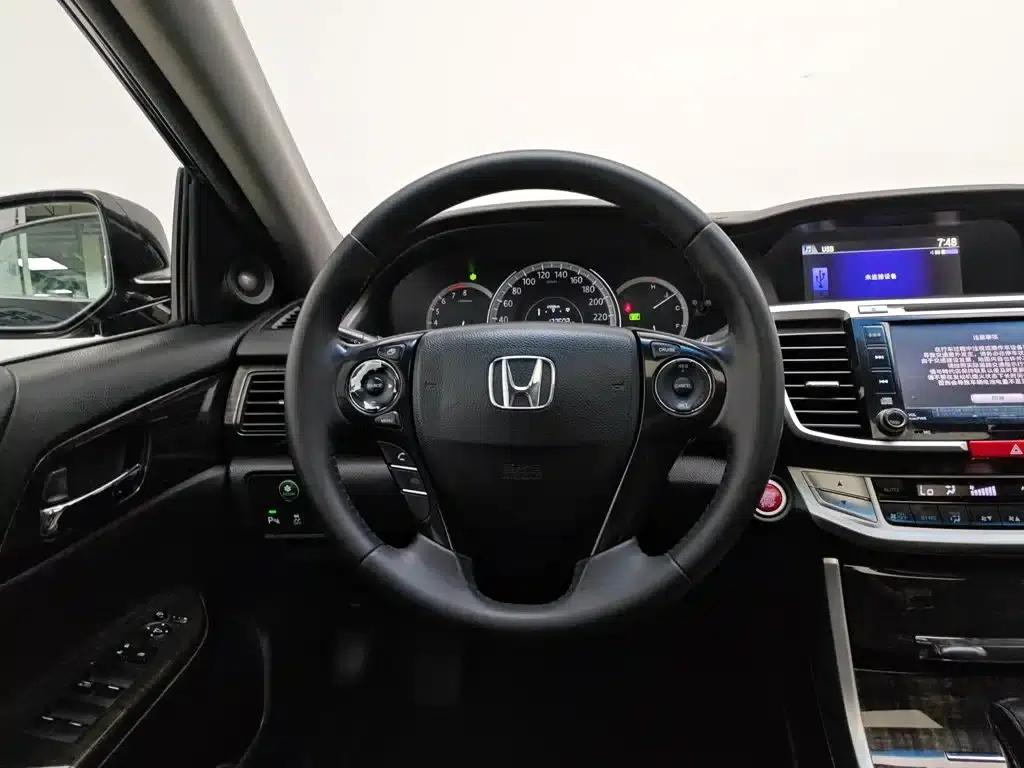2014 Honda Accord 2.4L EXN Luxury Navigation Edition — миниатюра 11