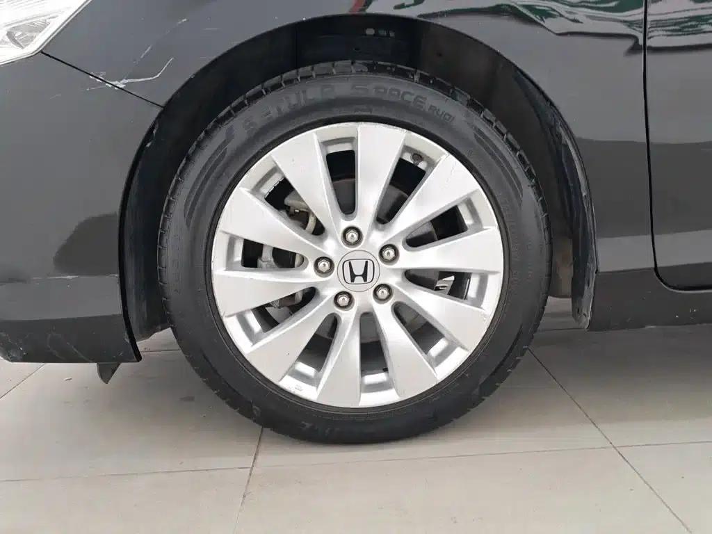 2014 Honda Accord 2.4L EXN Luxury Navigation Edition — миниатюра 17