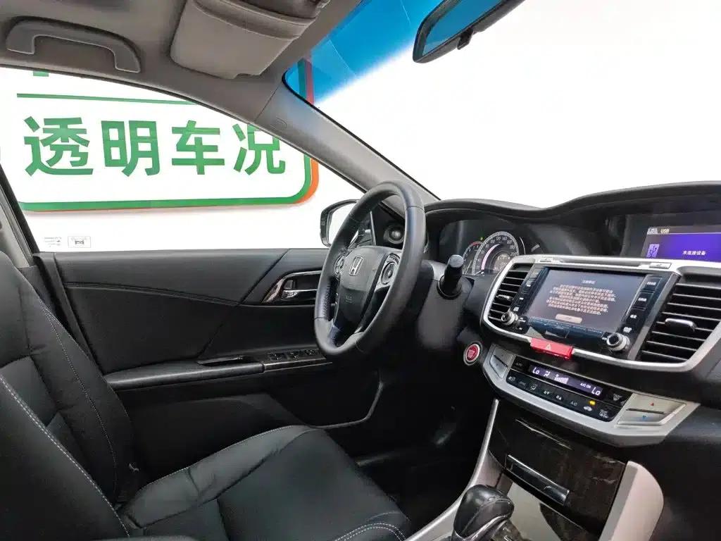 2014 Honda Accord 2.4L EXN Luxury Navigation Edition — миниатюра 22