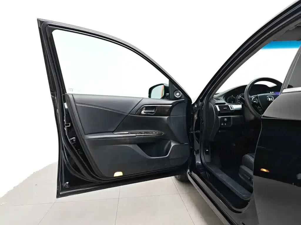 2014 Honda Accord 2.4L EXN Luxury Navigation Edition — миниатюра 8