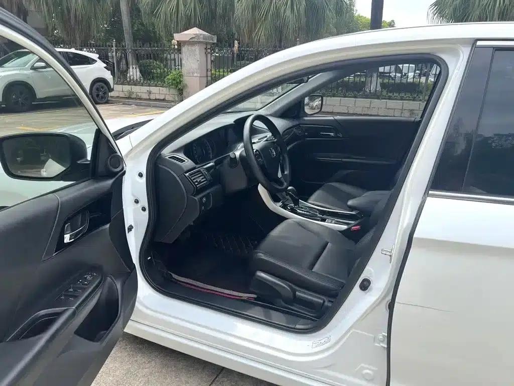 2016 Honda Accord 2.0L Comfort Edition — миниатюра 5