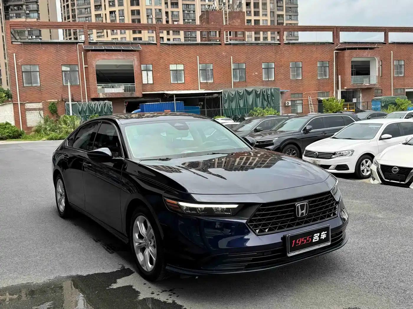 2024 Honda Accord 260TURBO Luxury Edition — миниатюра 3
