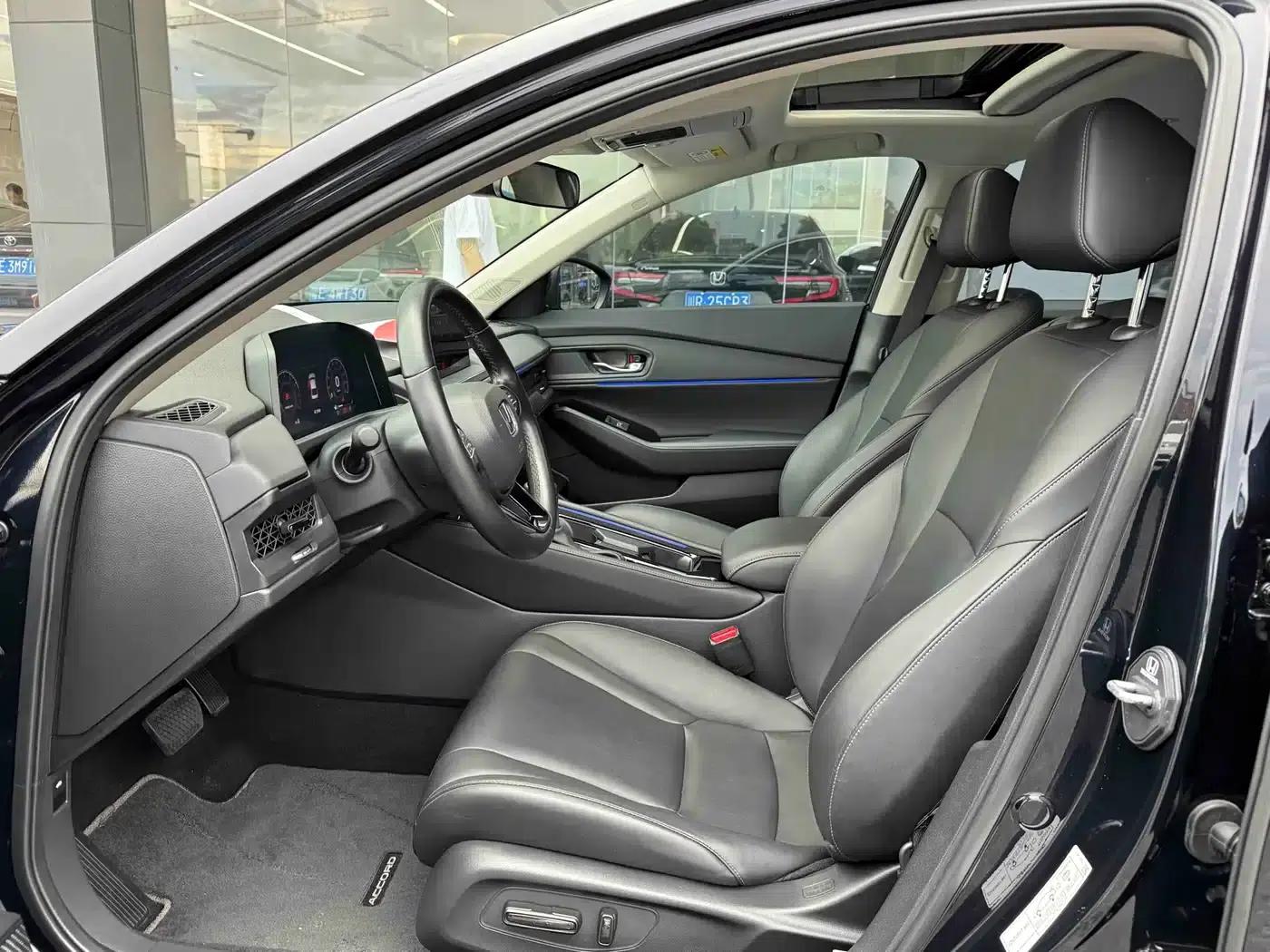 2024 Honda Accord 260TURBO Luxury Edition — миниатюра 4