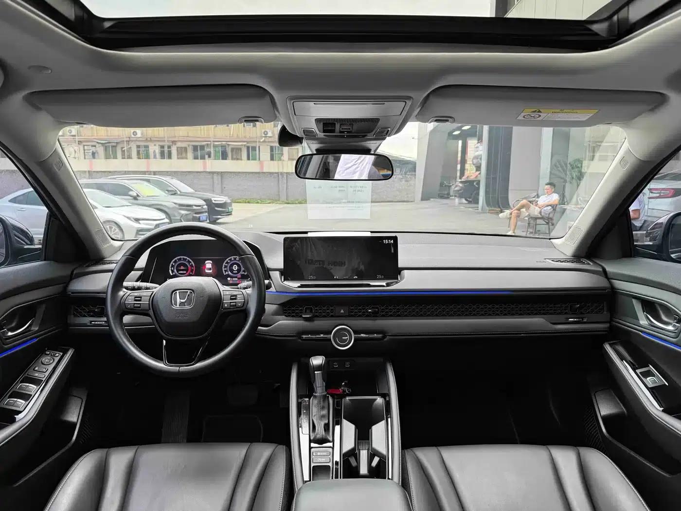 2024 Honda Accord 260TURBO Luxury Edition — миниатюра 5