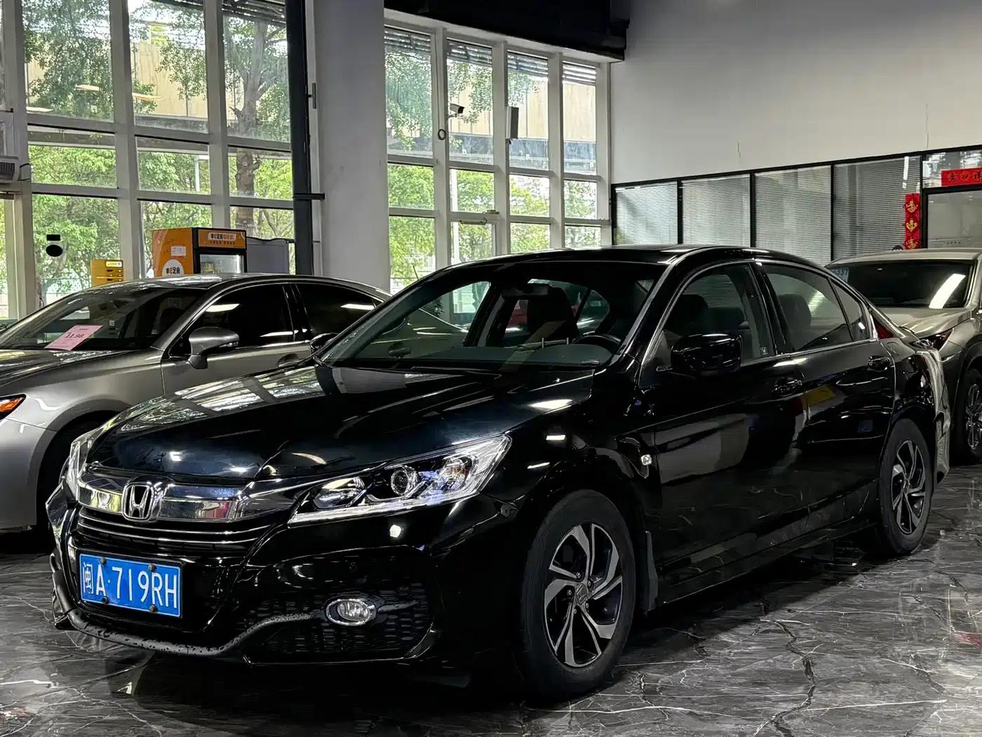 2016 Honda Accord 2.0L Comfort Edition — миниатюра 1