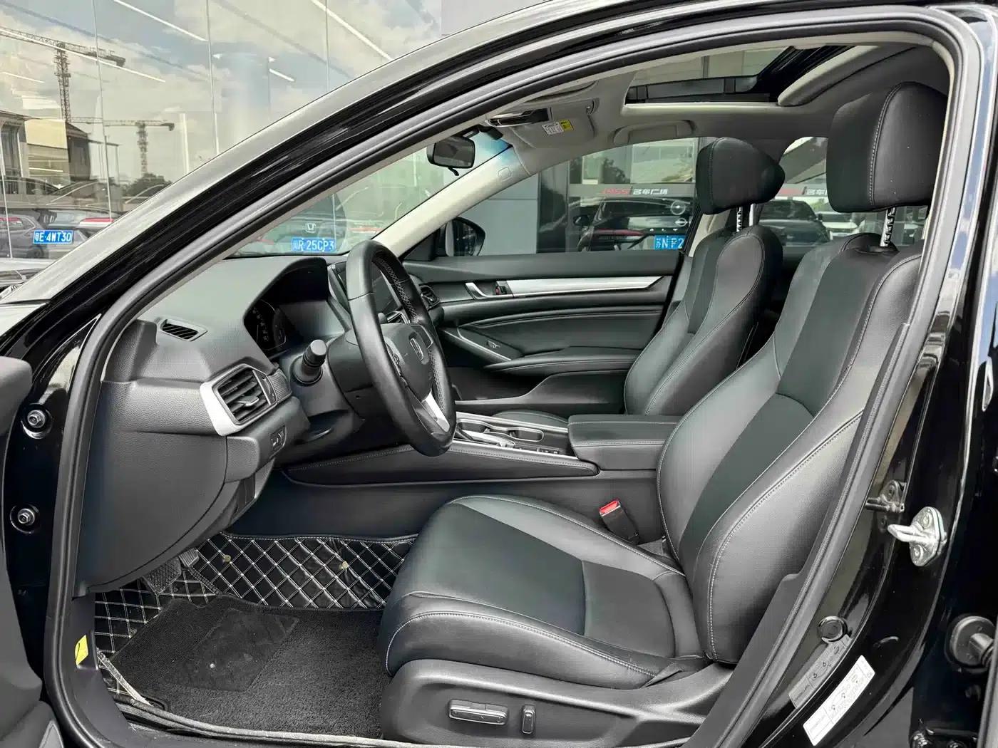 2022 Honda Accord 260TURBO Luxury Edition — миниатюра 4