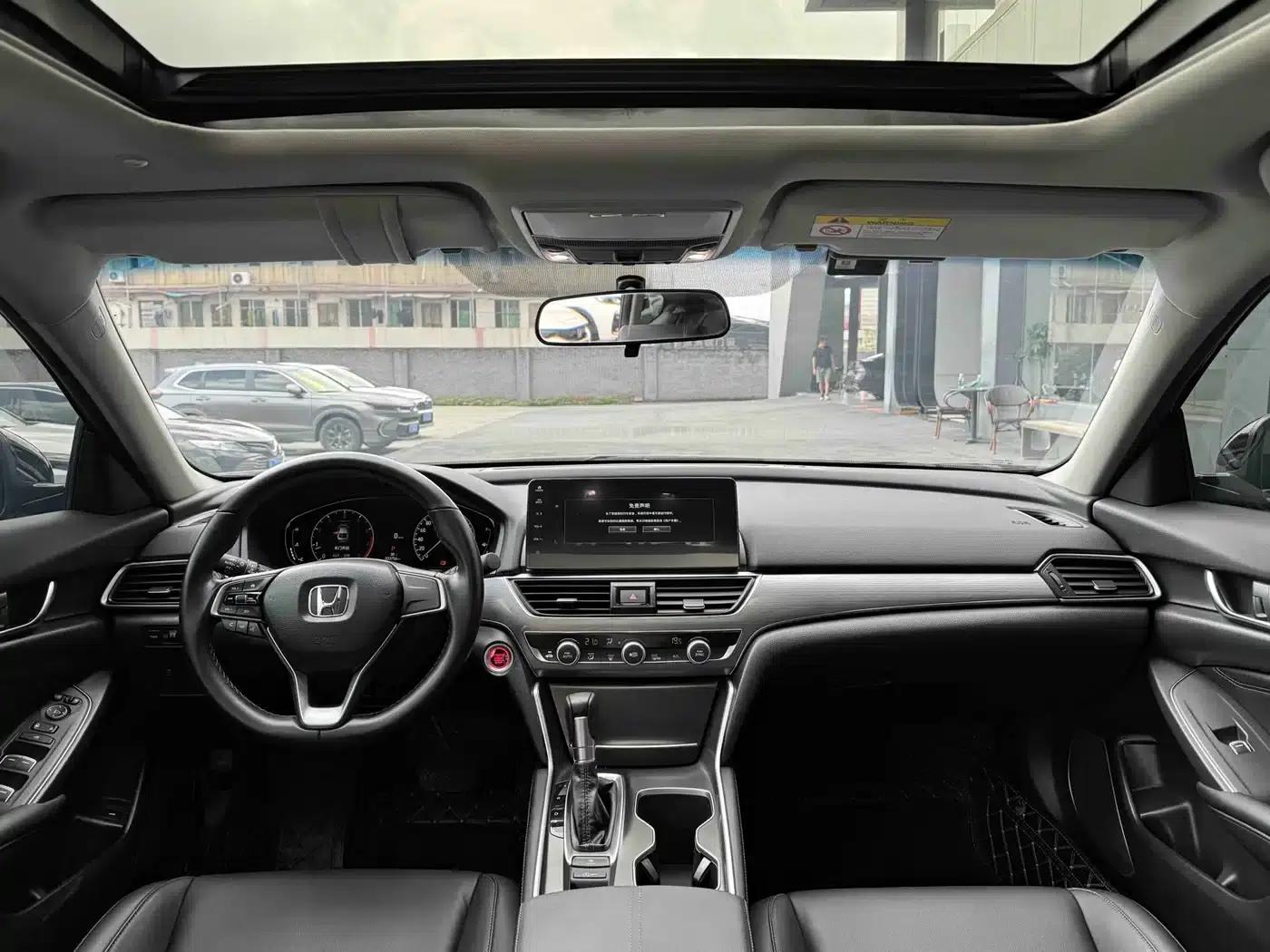 2022 Honda Accord 260TURBO Luxury Edition — миниатюра 5