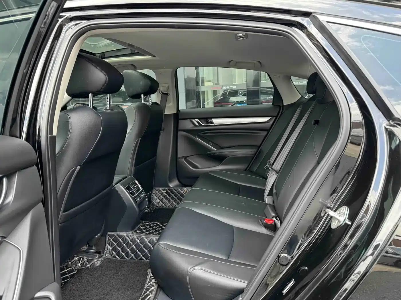 2022 Honda Accord 260TURBO Luxury Edition — миниатюра 6