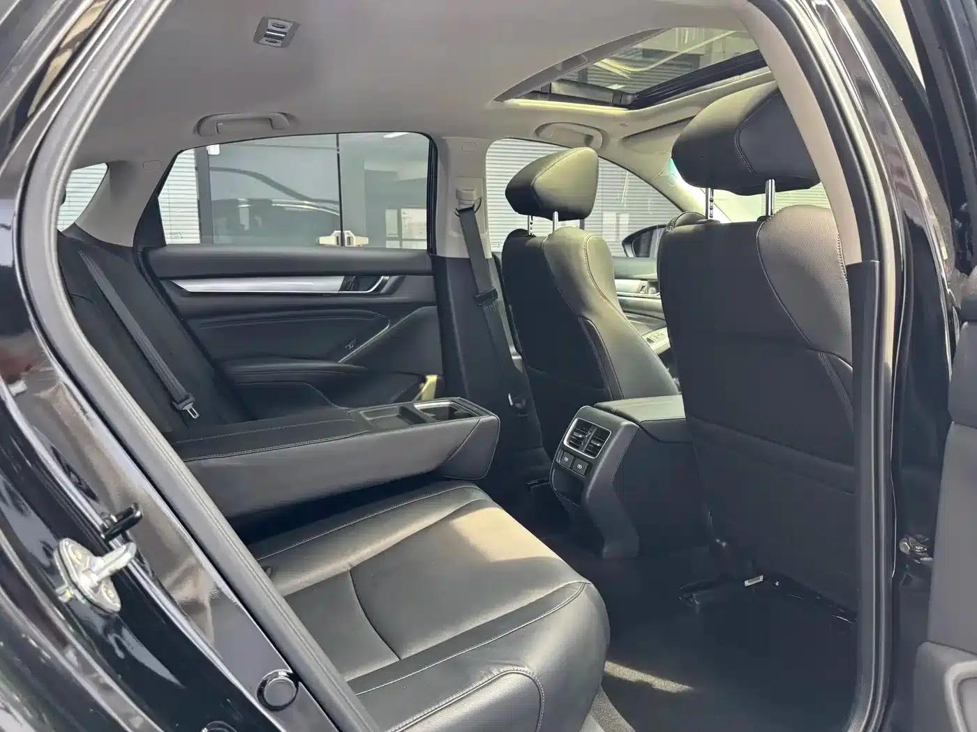 2022 Honda Accord 260TURBO Luxury Edition — миниатюра 13