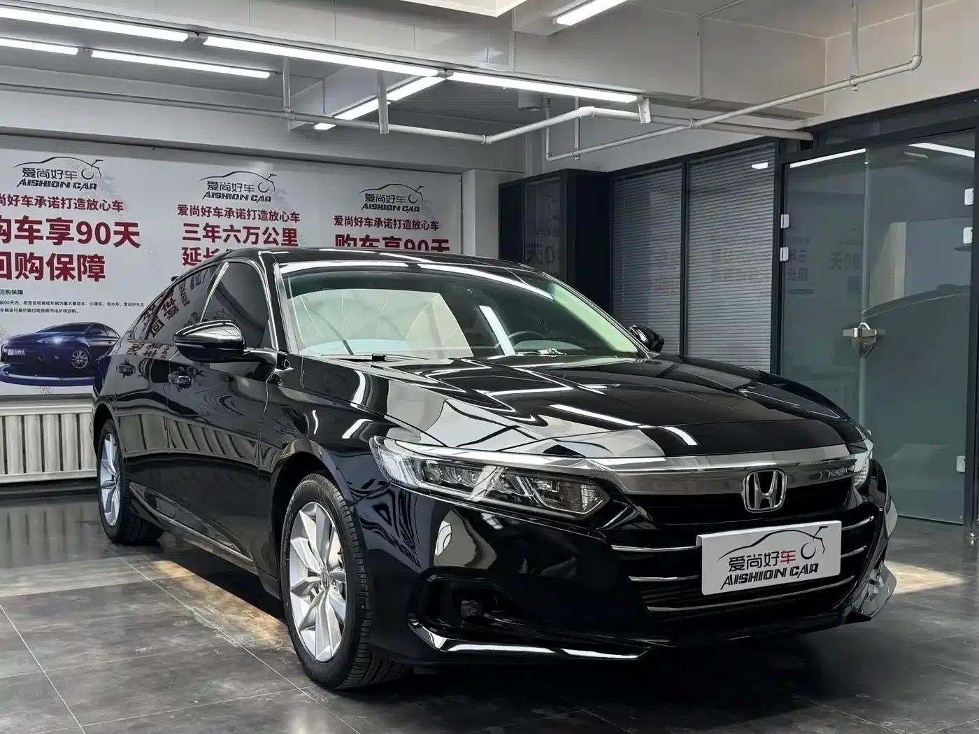 2022 Honda Accord 260TURBO Luxury Edition — миниатюра 3