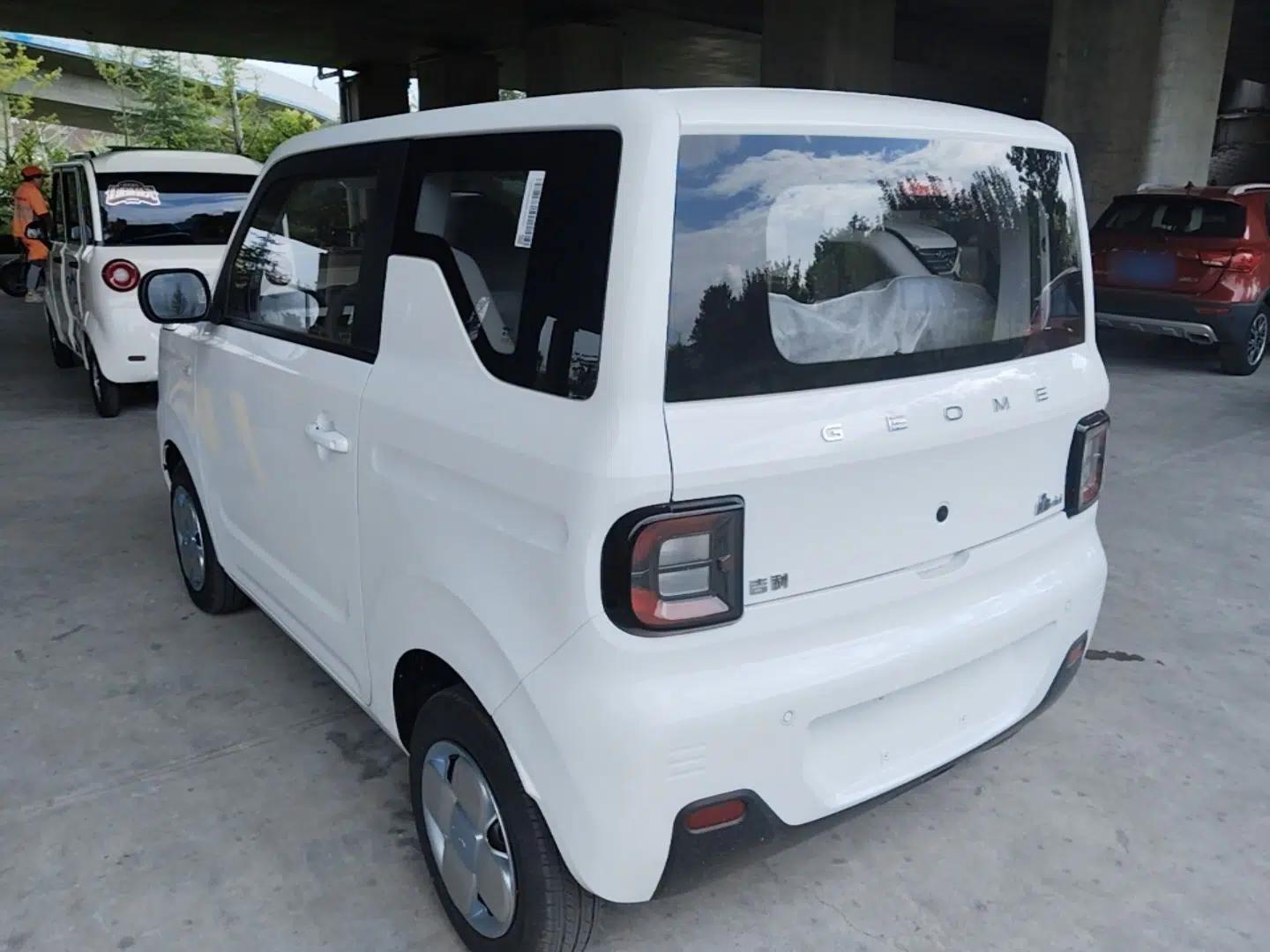Geely Galaxy Panda 2024 Panda Mini 200km Endurance Bear — миниатюра 4