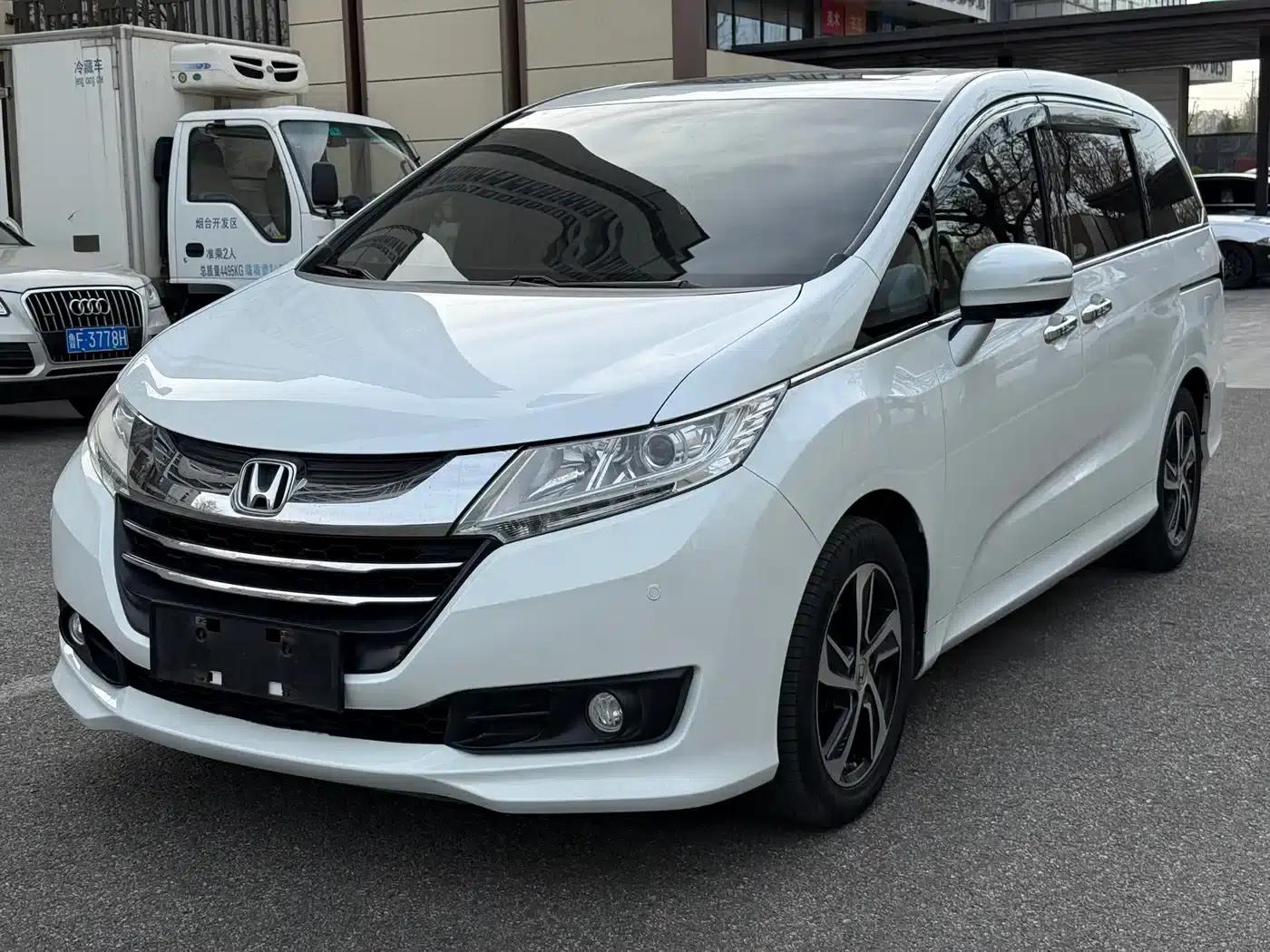 2015 Odyssey Facelift 2.4L Luxury Edition — миниатюра 1