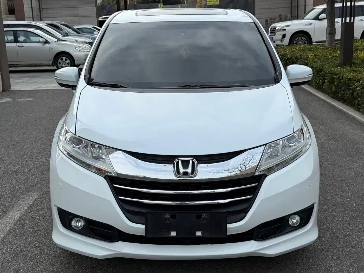 2015 Odyssey Facelift 2.4L Luxury Edition — миниатюра 2