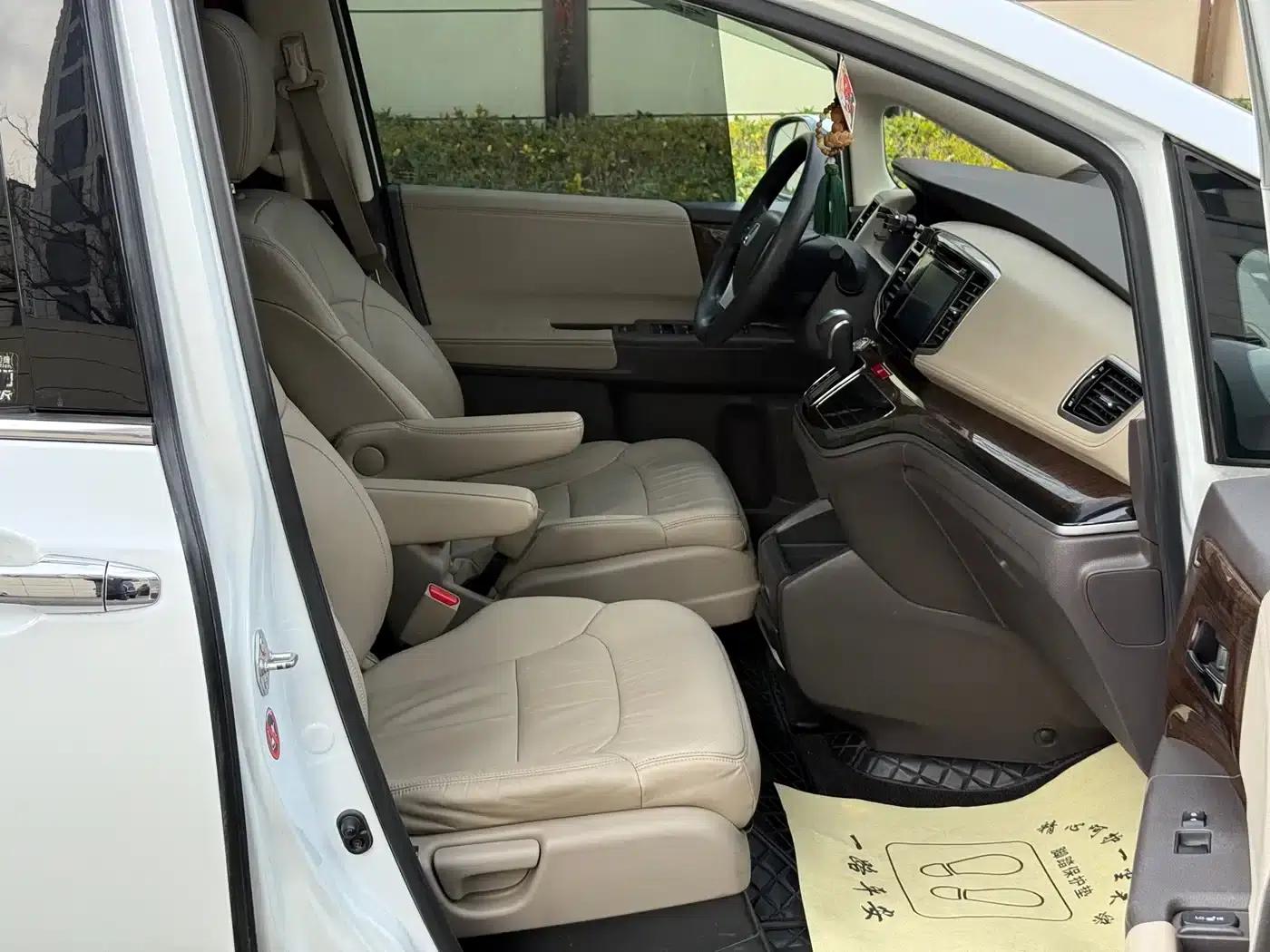 2015 Odyssey Facelift 2.4L Luxury Edition — миниатюра 12