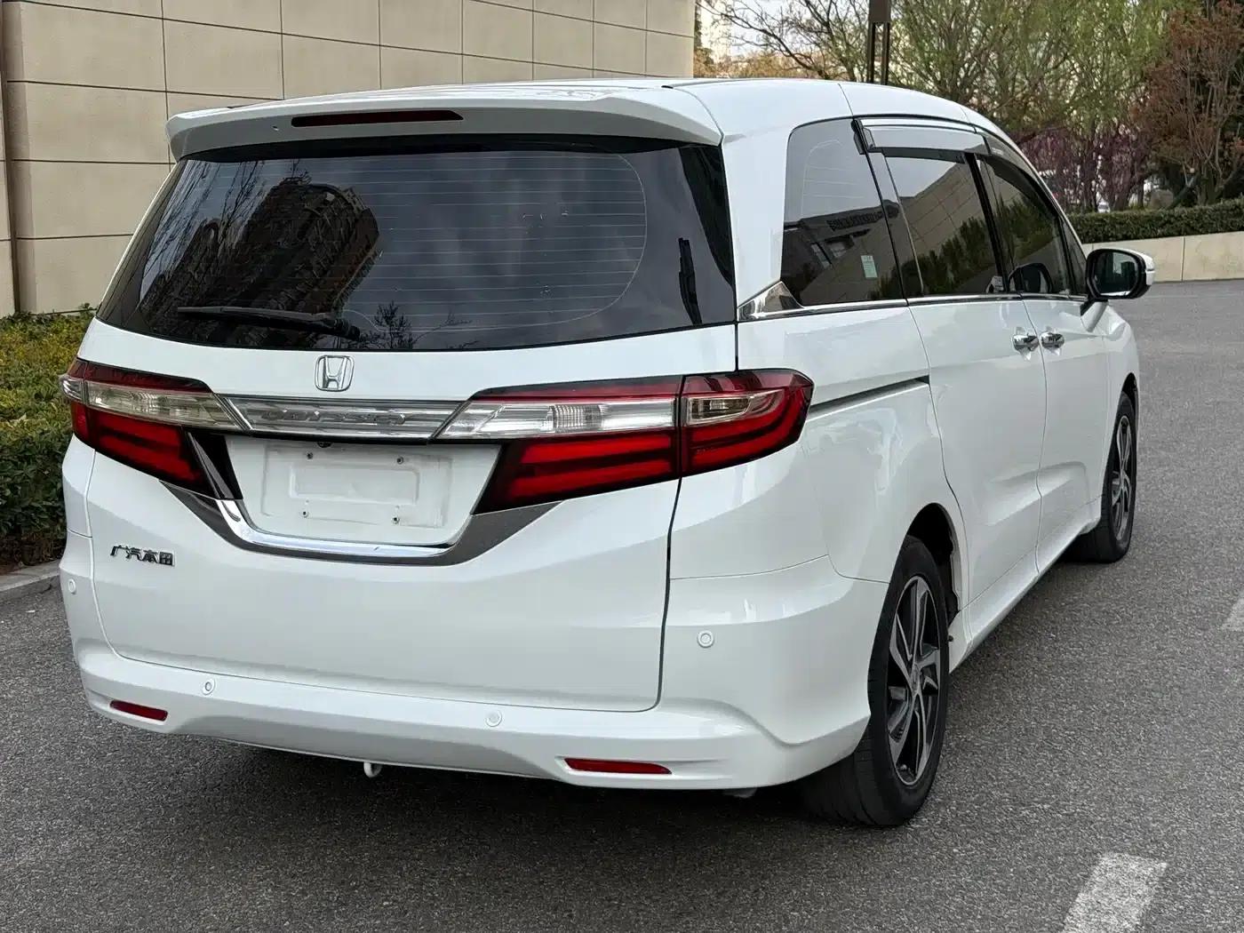 2015 Odyssey Facelift 2.4L Luxury Edition — миниатюра 6